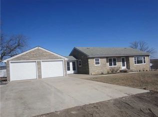 8700 Angle Rd, Cedar Rapids, IA 52404