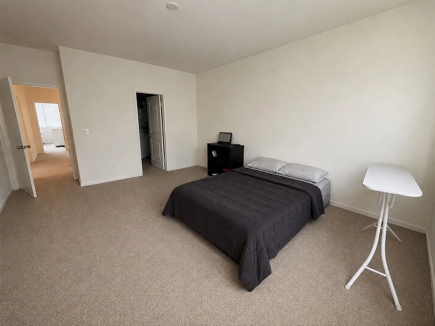 3 bed, 2.5 bath, 1527 sqft, $2,800 — Photo 2