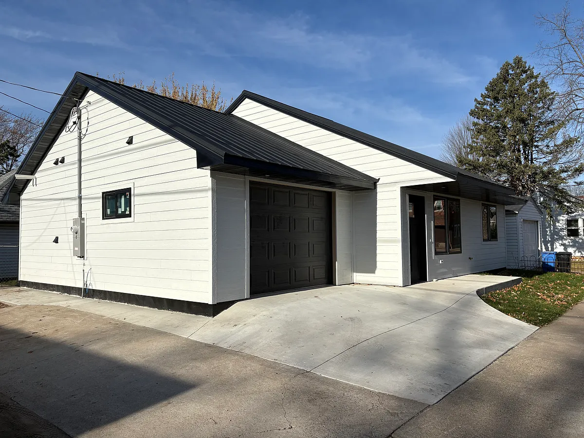 Building Photo - 355 Laird St