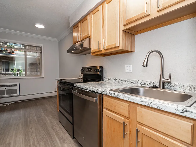 1635 Cook — Photo 32