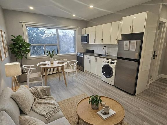 2nd image of 1566 Avenue Rd #201