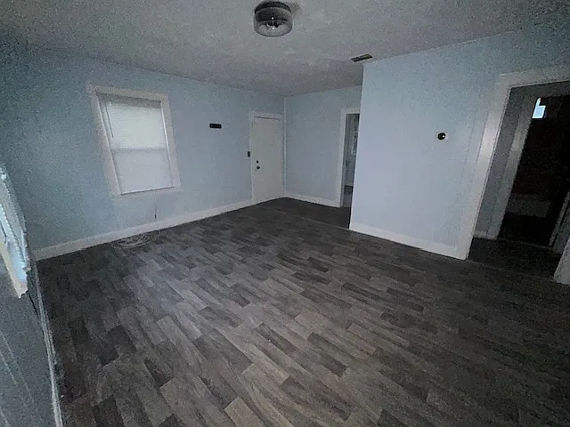 3033 Thomas St — Photo 7