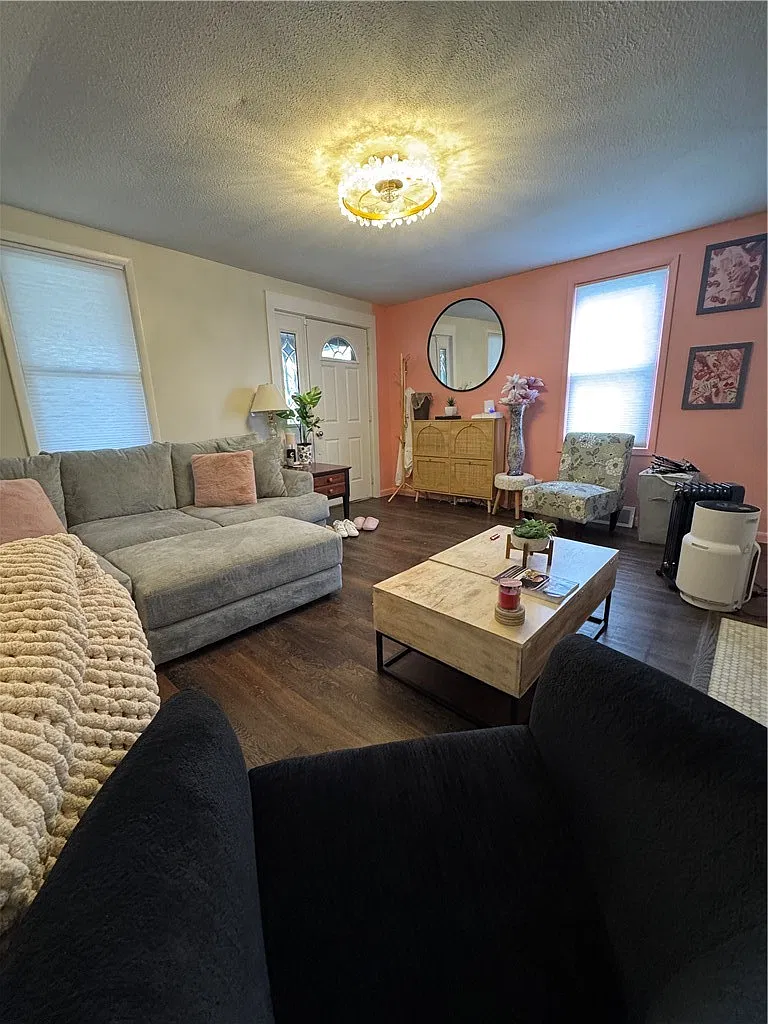 2 bed, 1.0 bath, 1484 sqft, $2,550 — Photo 3