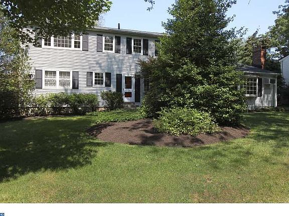 3rd image of 10 Walnut Ln
