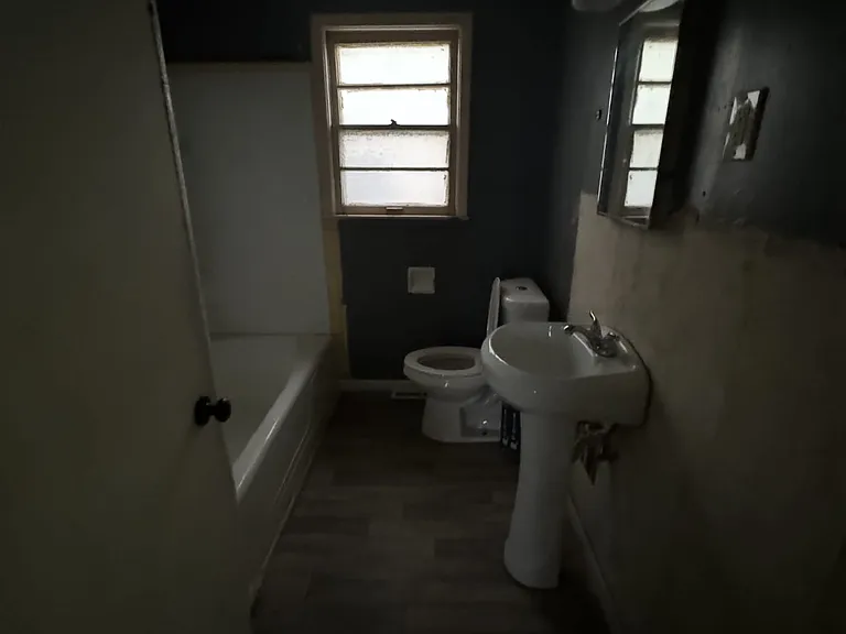 577 E Florida Ave — Photo 15