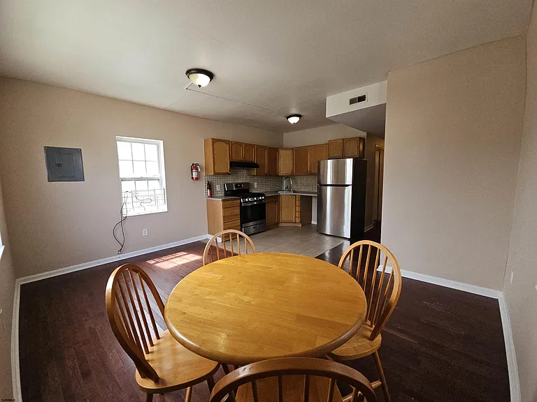 522 N Indiana Ave — Photo 5