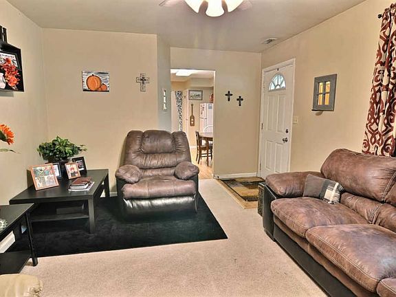 5th image of 30 Vicksburg Ln