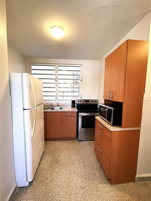 2 bed, 1.0 bath, 1400 sqft, $1,600 — Photo 3