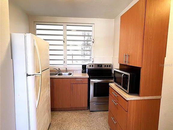 3rd image of 108 Del Parque St #2