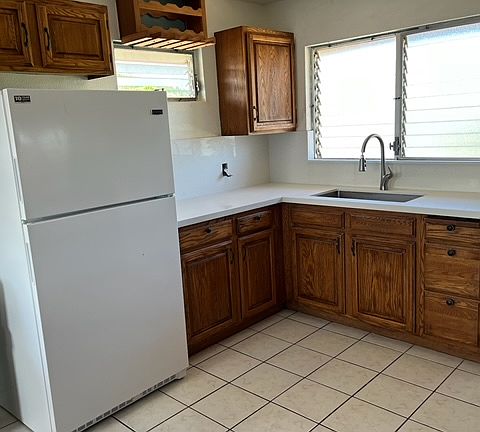 Kitchen (refrigerator included)