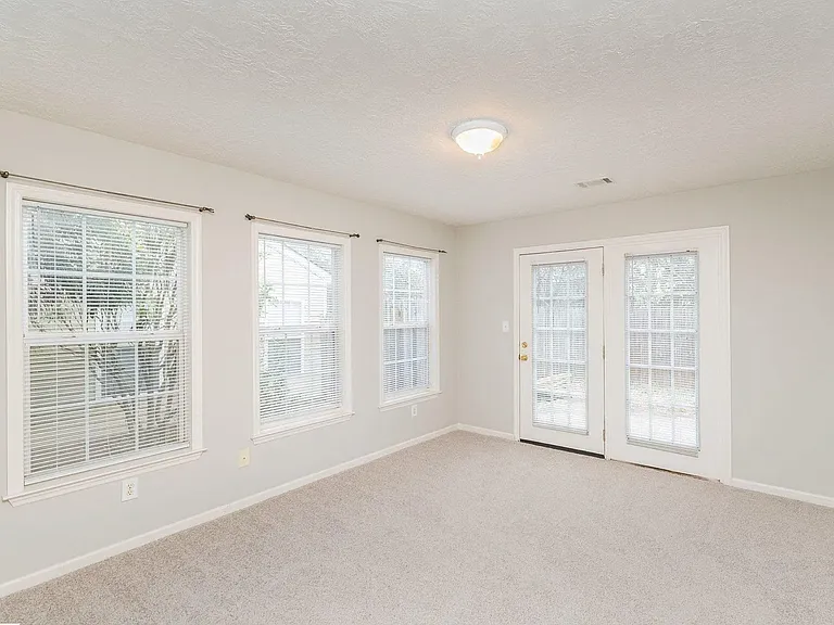 215 E Middlebury Ln SW — Photo 16