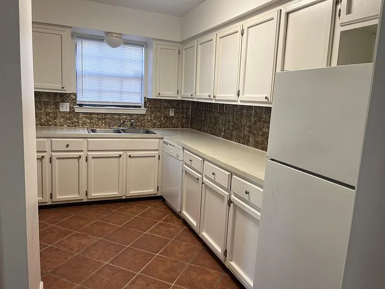 5233 E Hunters Chapel Ct #C — Photo 3