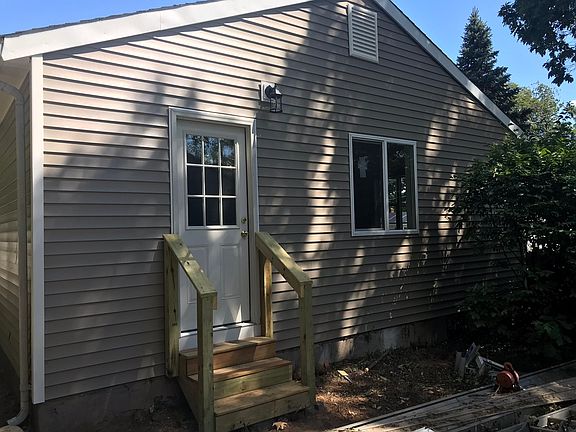 4th image of 74 Janet Dr