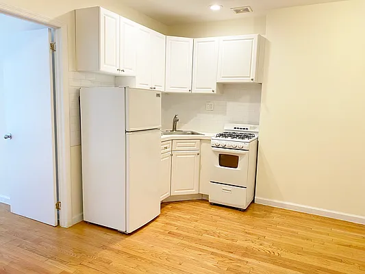 Rented by Waverly Realty Associates | media 9