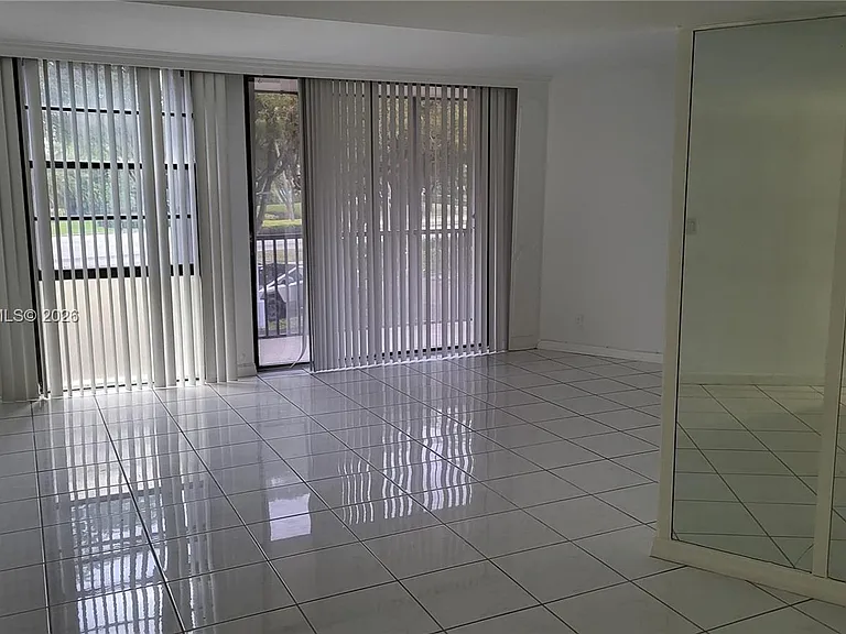 3401 N Country Club Dr #211 — Photo 5