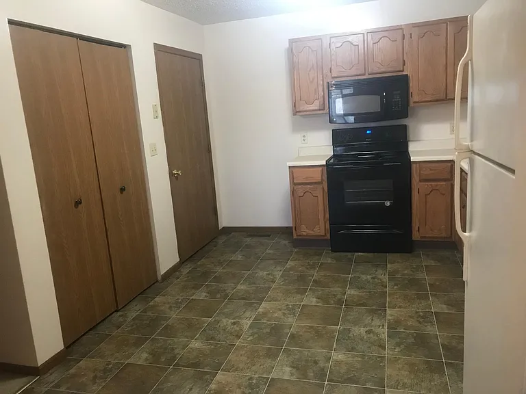 L-1208 W Jefferson St #L — Photo 14