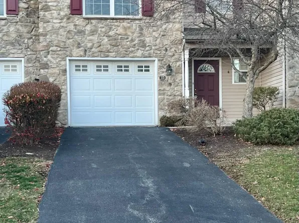 35 Carousel Cir, Hershey, PA 17033
