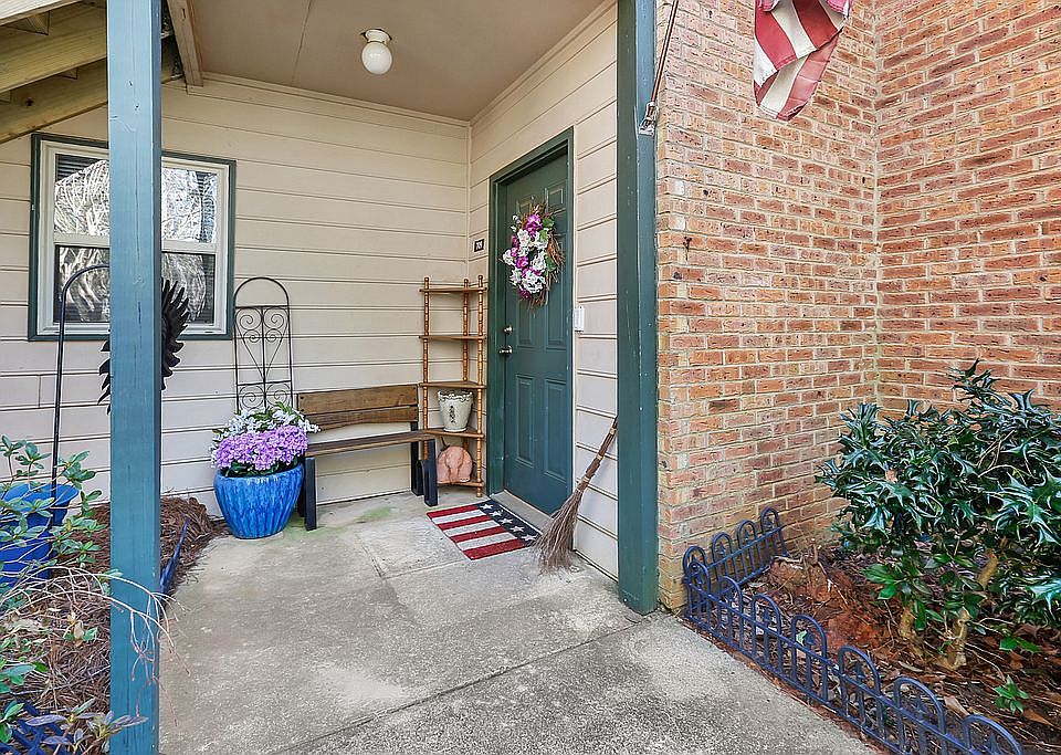 1st image of 709 Beaufort Cir #709