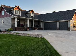 6025 Cloud Peak Dr, Rapid City, SD 57702