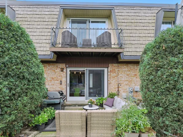14 Cour Caravelle, Palos Hills, IL 60465