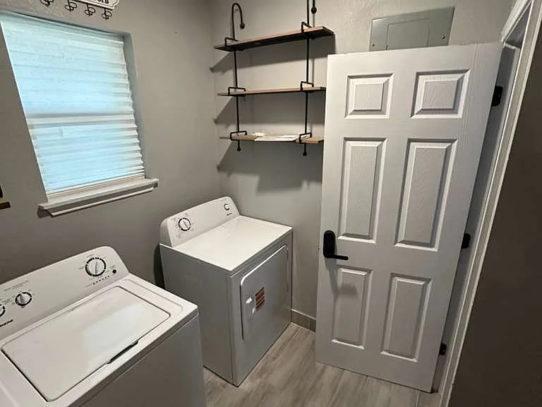 1516 Milmo Dr #2 — Photo 3
