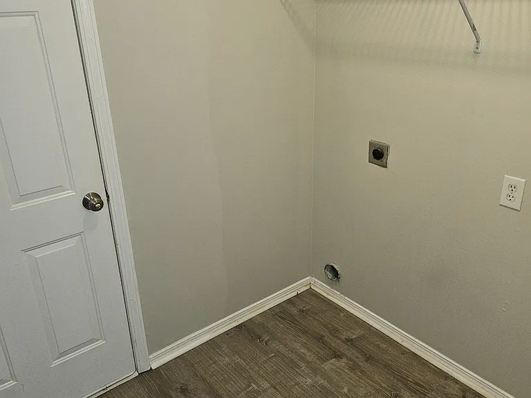 912 Seven Oaks Blvd — Photo 25
