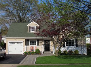 217 Wetherill Rd, Garden City, NY 11530