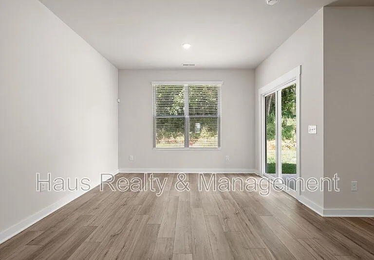 1145 Ross Farms Blvd — Photo 11