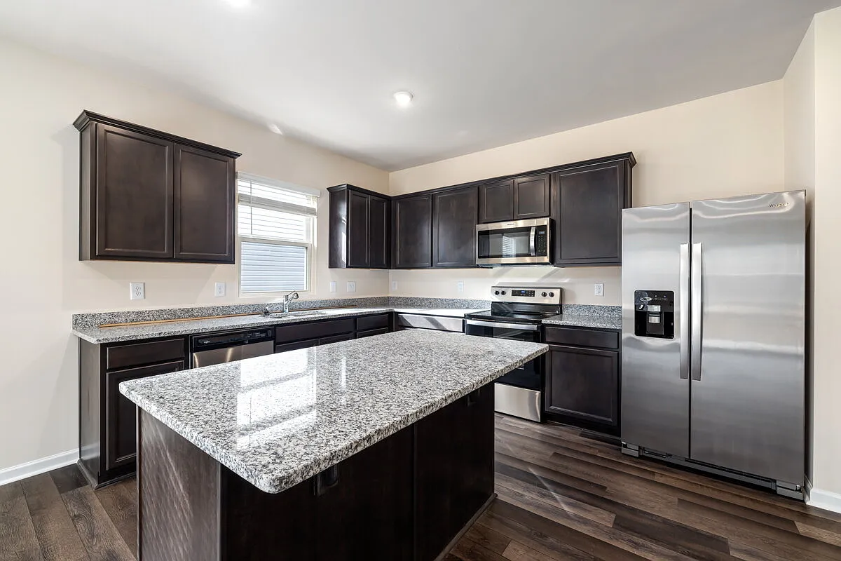 4 bed, 2.0 bath, 1800 sqft, $1,950 — Photo 2