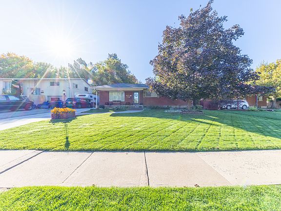 4th image of 695 33rd St