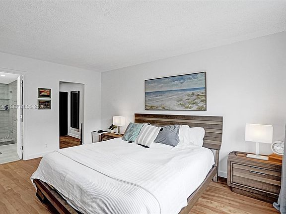 4th image of 401 Golden Isles Dr APT 302