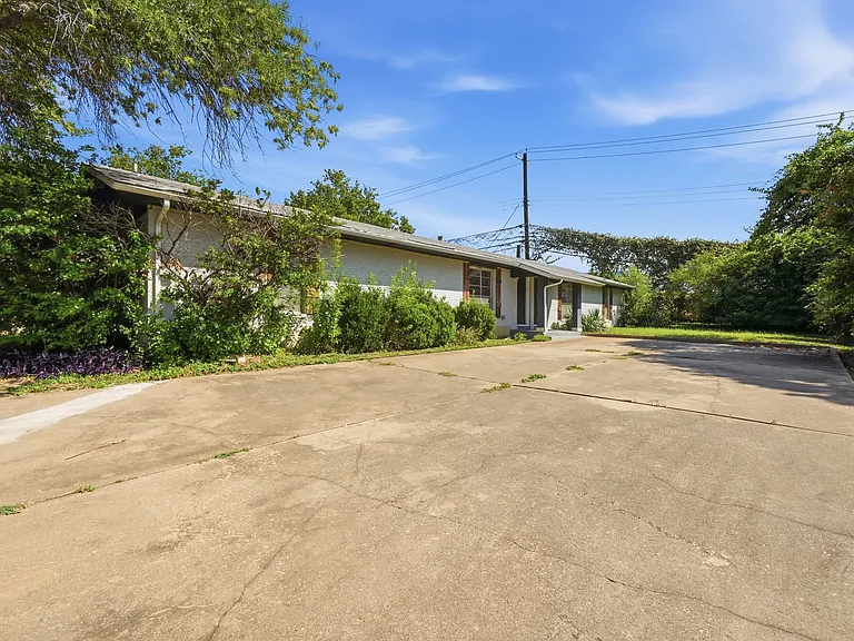 2712 Saint Edwards Cir #B — Photo 18