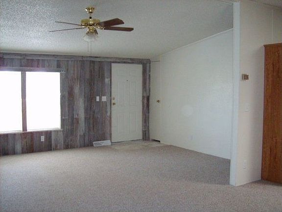 Entrance w/barn style wall