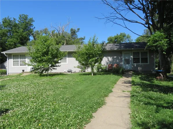 1213 N 7th St, Lansing, KS 66043