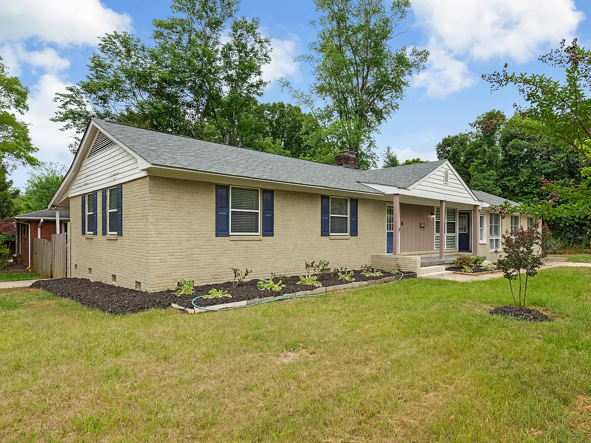 Exterior - 4201 University Dr