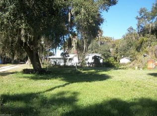 1066 Swanson Rd, Moore Haven, FL 33471