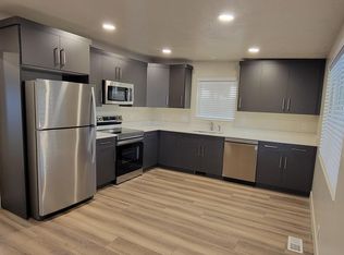 392 W Marquette Dr, Midvale, UT 84047