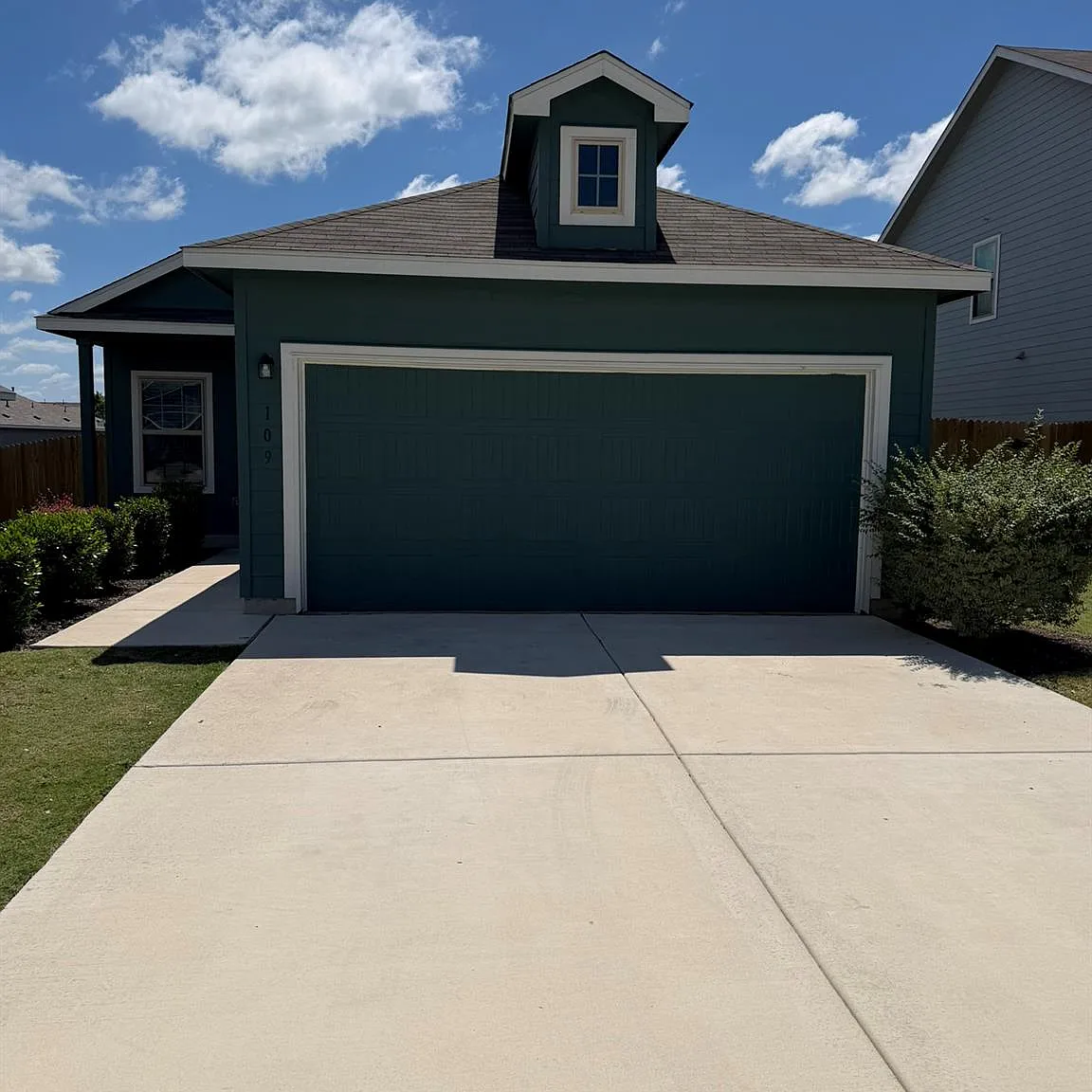 3 bed, 2.0 bath, 1440 sqft, $2,049 — Photo 1