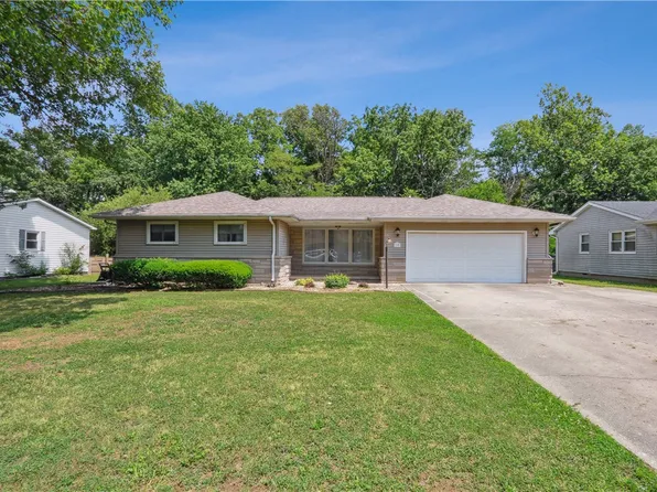 15 Murray Dr, Westville, IL 61883