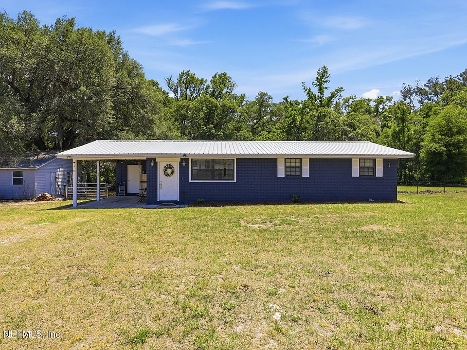 1st image of 418 SW TINA Road