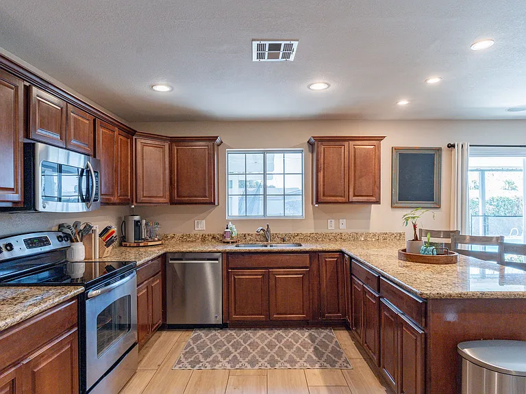 564 N Evergreen St — Photo 6