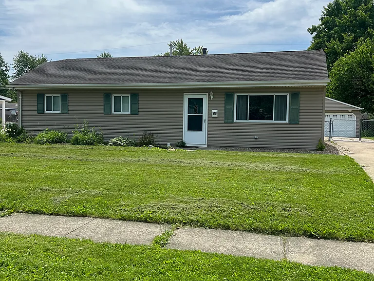819 Case Ave — Photo 2