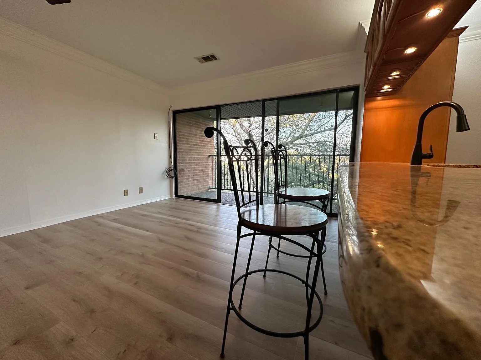 1 bed, 752 sqft, $1,350 — Photo 3
