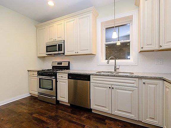 3rd image of 1727 W Albion Ave