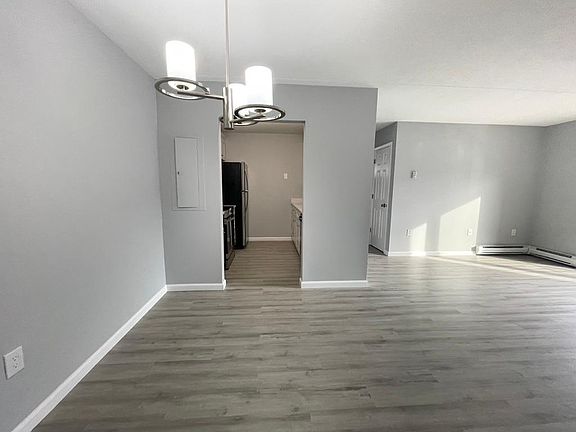 4th image of 36 Maple Crest Cir