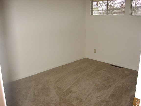 5th image of 4456 Far Hills Ave
