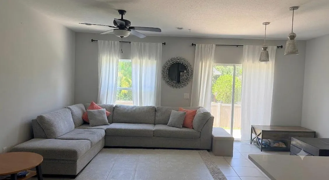3 bed, 1559 sqft, $2,450 — Photo 3