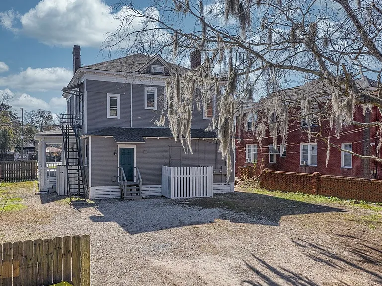 1016 E Anderson St — Photo 3