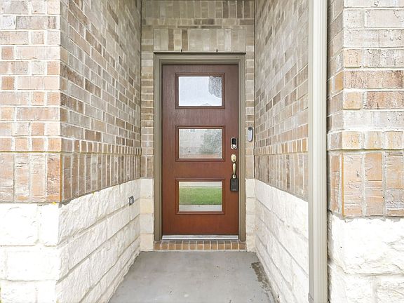 3rd image of 1207 Cascade Hills Dr
