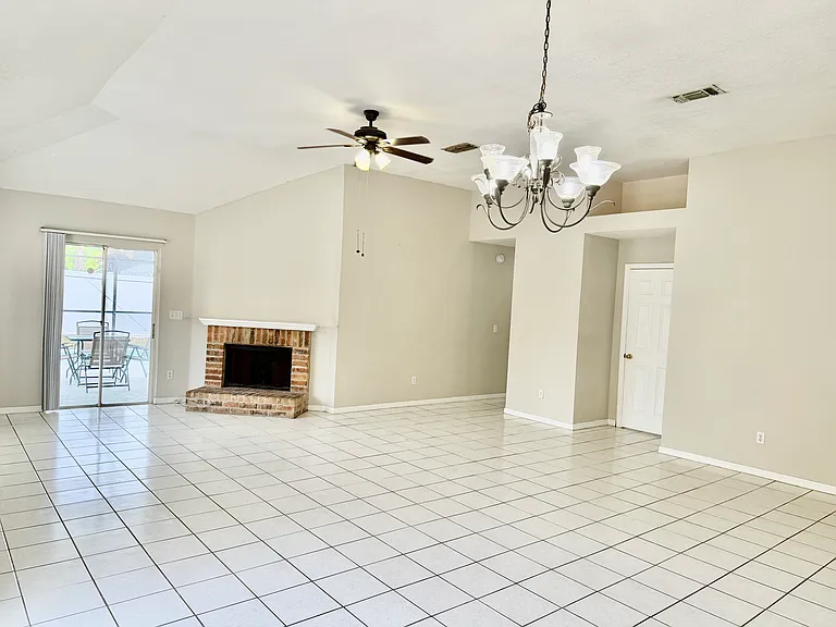1021 Vannessa Dr — Photo 4